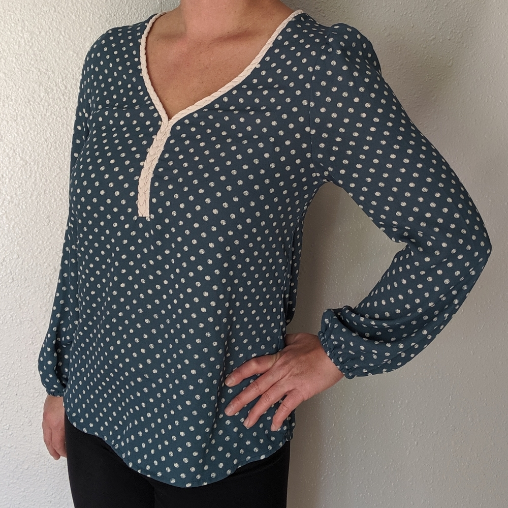 🌟5/$25! Polkadot flowy shirt